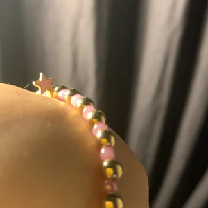 Armband  - Rosa och guld med en rosa stjärna