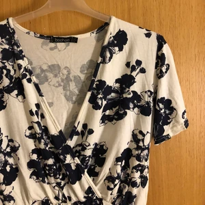 Playsuit  - Playsuit/jumpsuit från boohoo! Använd en gång! Jätte fin från boohoo perfekt inför sommaren! PM för fler bilder 