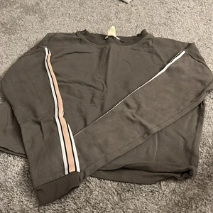 Tröja  - Sweatshirt från H&M i storlek 170 