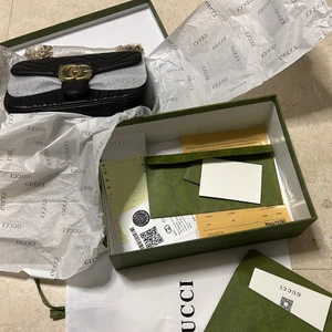 gucci bag - Gucci Black Lambskin pocket handbag size 17x15x7cm The new one hasn't been used, but I don't like it. Now it's sold cheaply! You can come if you like