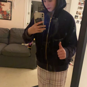 Juciy couture kofta - Mörkblå juciy kofta, super söt får dock inte så mycket användning för den.💕