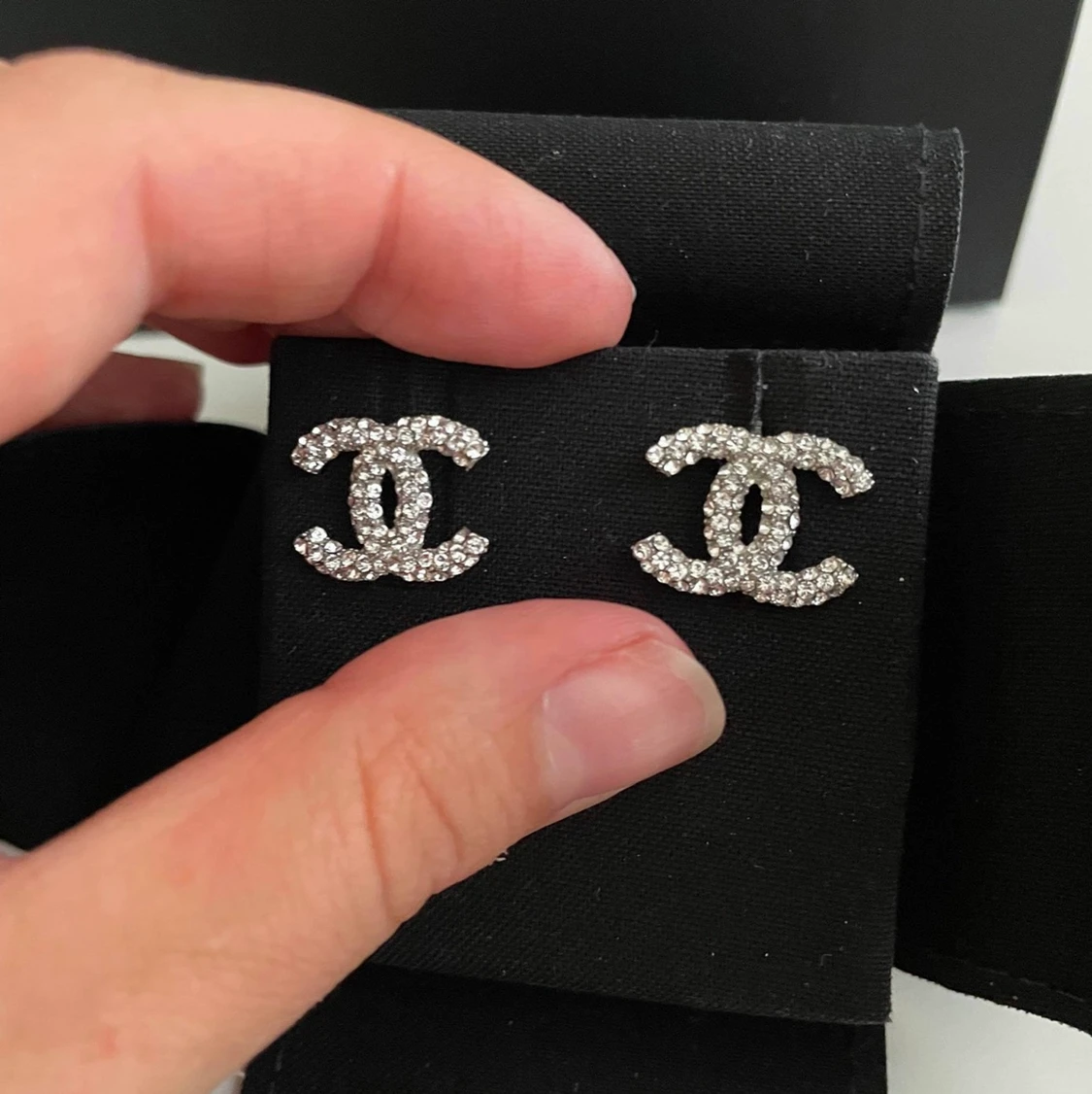 ÄKTA CHANEL ÖRHÄNGEN i nyskick  - 90