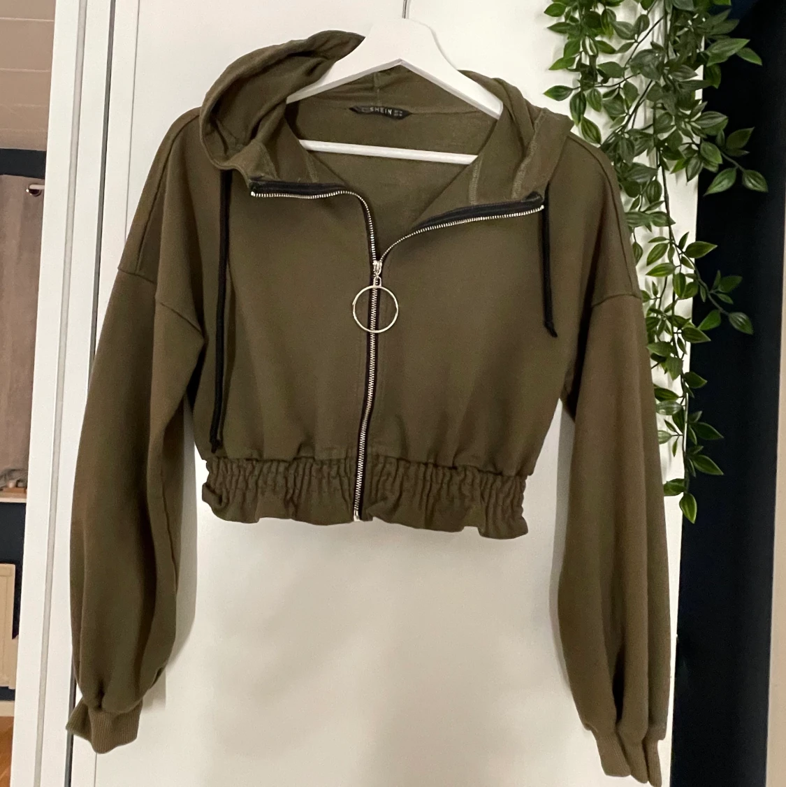 Kortare grön tröja 