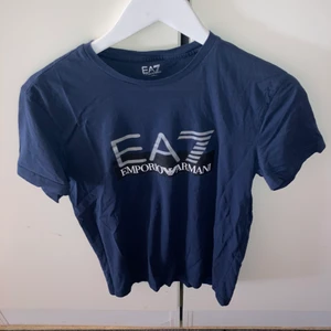 Emporio Armani t-shirt herr - Utmärkt skick 8,5/10. Normal passform 