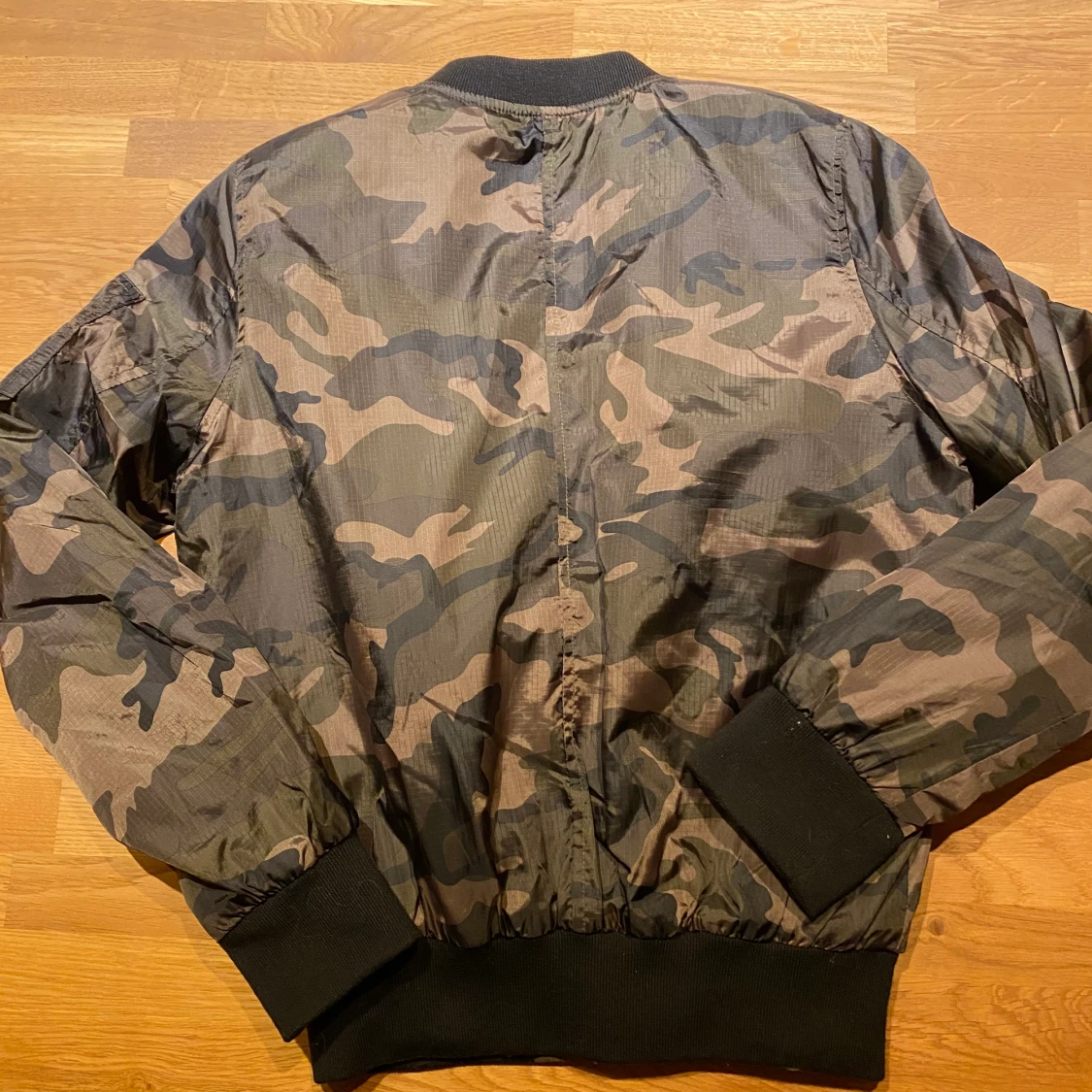 Camo bomberjacka - 90