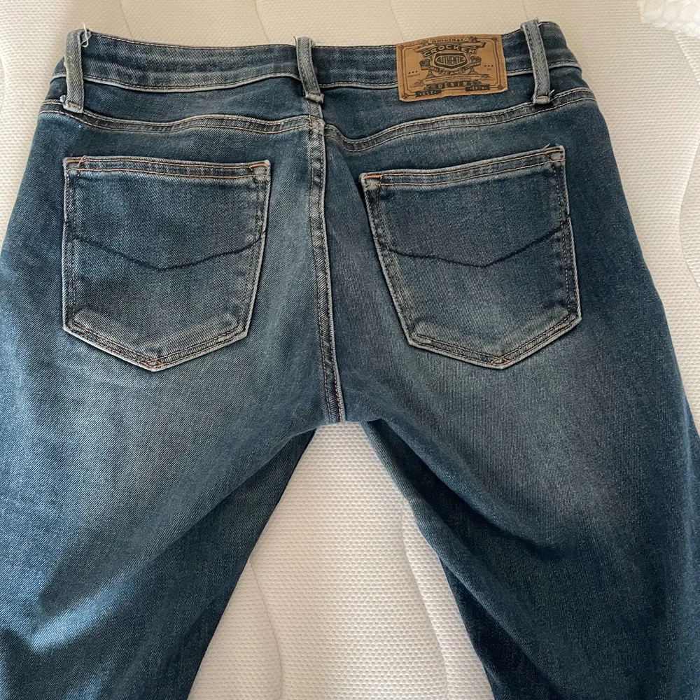 Säljer mina fina bootcut jeans från crocker, så fint skitt ingen defekt. . Jeans & Byxor.
