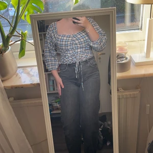 Rutad blus i storlek L - Superfint rutad blus i storlek L. Köpt för 150 kr och säljer för 60kr💕