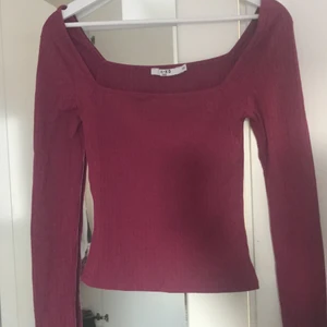 Nakd topp  - Topp från Nakd i en fin plommon magenta färg 🎨 