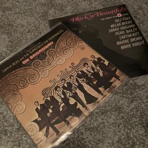 Vinylskivor vintage - Två vinylskivor, köpta vintage från en skivaffär. En för 150. Två för 200 Du står själv för frakten, priset kan diskuteras.