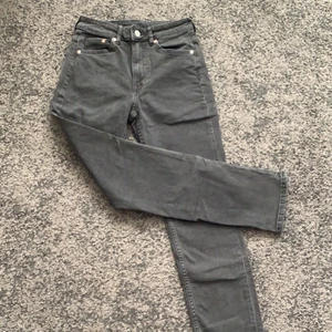Jeans  - Fina gråa jeans. Aldrig använda, Nyskick. Midrise❤️