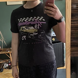 GinaTricot t-shirt svart - En t-shirt somhar använts engångs och sedan glömts bort den är i gott skick! 