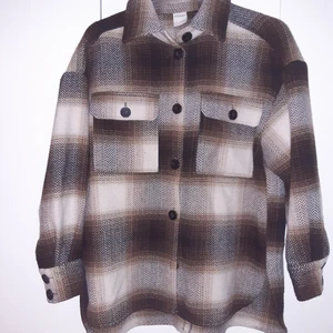 Jacka storlek S/M - Använd en höst, ska vara lite oversized