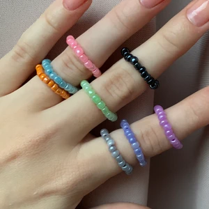 8 ringar - 8 ringar i olika färger, alla 8 för 35kr 12kr frakt😊 skriv till mig för intresse❤️