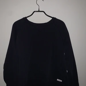 Svart sweatshirt storlek S - Svart sweatshirt som är i bra skick! Köparen står för frakt 💙
