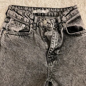 Stentvättade byxor - Stentvättade byxor från nakd i storlek 32, använda max 2ggr🤍 ny pris 499kr