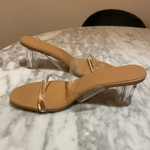 Klackar strl 41 - Strl 41. Har endast testat de, superfina på! Priset kan diskuteras och köparen står för frakten 🌺