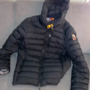 Para jumper jacka - Para jumper jacka storlek xl  knappt använda i bra skick nypris 4700.