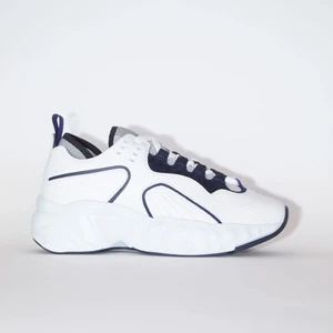 Acne - Säljer mina Acne sneakers. I fint skick. Kontakta för bilder vid intresse.