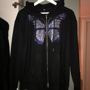 butterfly zip up  - inget tjockt material, passar som S/M