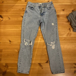 Momjeans - Momjeans med hål