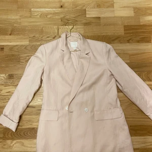 Kappa - En rosa/beige, tunn kappa från H&M, nyskick. ✨ Storlek 36