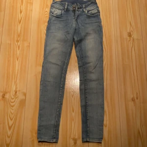Lågmidjade jeans - Säljer dessa lågmidjade jeans från New Yorker i strl S. Använda ett fåtal ggr. Kontakta mig om du är intresserad💕