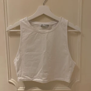 Croppad topp från zara - Croppad topp från Zara, använd fåtal gånger