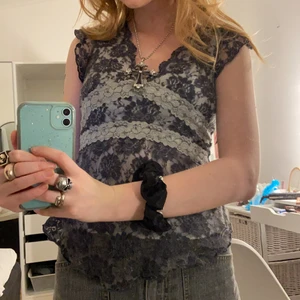 Cool tröja  - As cool tröja!! ❤️❤️ står ingen storlek men skulle säga xs! Skit snygg passform & får en outfit gå 10/10 