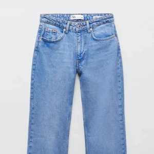 Zara jeans  - Superfina! blå mid Waits jeans från (alldrig använda) köpte fel stolek. Hör gärna av er, köpare står för frakten😊❤️