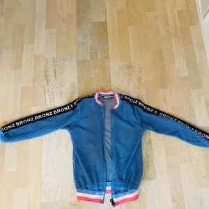 Blue jacket - To get these you must send the money “swish” while I am putting the package in the mailbox 📫 