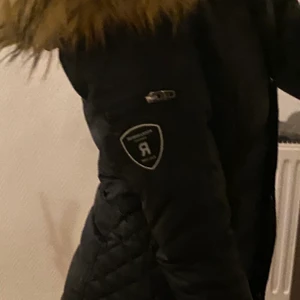 Jacka Rock&blue - Säljer pga köpt en ny, storlek xs, passar även en S. Den har inga hål eller liknade, bra skick. Vid snabb affär kan jag släppa den billigare. Kontakta mig här på Plick ifall du är intresserad. Betalning via swish. Skriv för mer bilder.