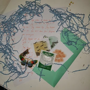 Self Care brev💚🧡💚 - Detta är ett brev som ALLA behöver läsa! Detta är ett brev till den som har det lite svårt just nu eller nån som bara behöver en liten boost!💖✨🌸 Detta brevet har ett grönt och orange tema🧡💚 I brevet ingår: 2 sidor långt brev, akvarellbild, bokmärke & te💚🧡