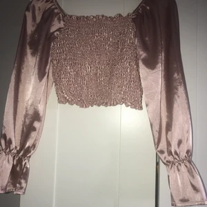 Shein topp  - Super snygg Shein topp, storlek XS, som ny,om produkten ska fraktas står köparen vid de, vid fler frågor skriv till mig 