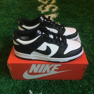 Nike dunk low black & white (GS) - Size US 7Y = EU 40. Brand new. All og + receipt. 2100 sek / 210 €. Buyer pays the shipping cost. For more information please go visit @xhibitshop on instagram.