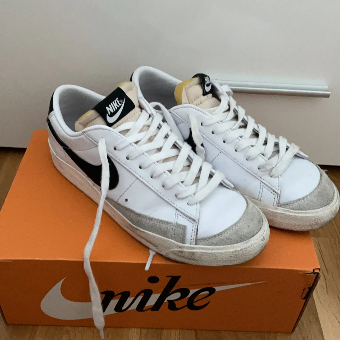 Nike W BLAZER LOW 77