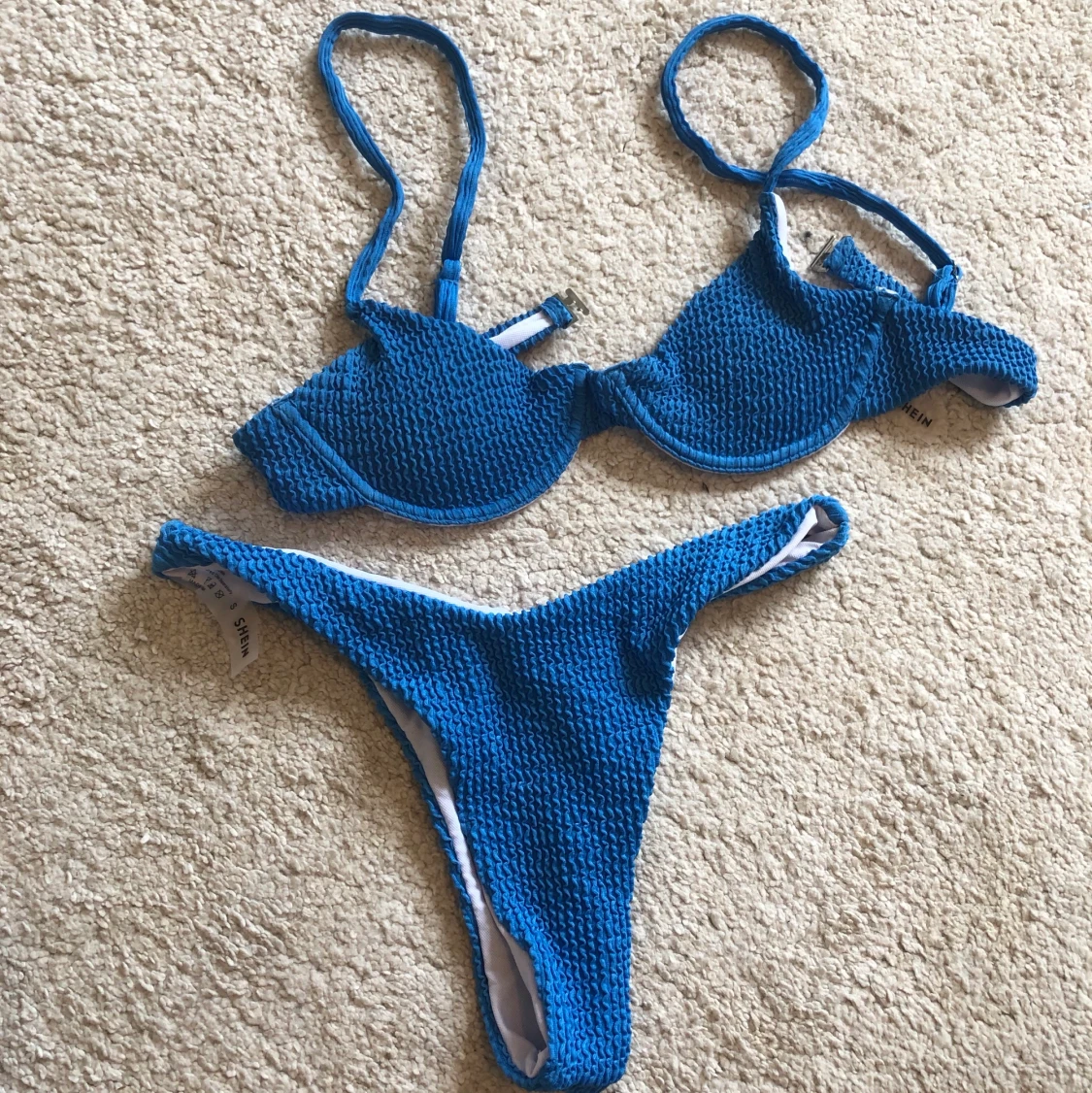 Oanvänd bikini från Shein