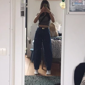 Zara Ballongjeans - Säljer de eftersom de är inte riktig min stil längre men framförallt den är i bra skick🤩💓💓!! 