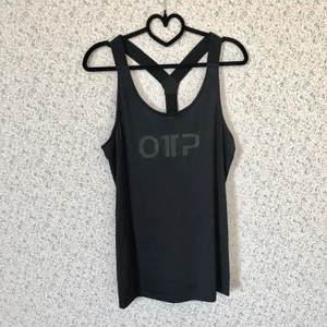 Träningslinne  - Fint träningslinne med mycket stretch. Använt men i bra skick. Köp flera saker, samfraktar gärna! 