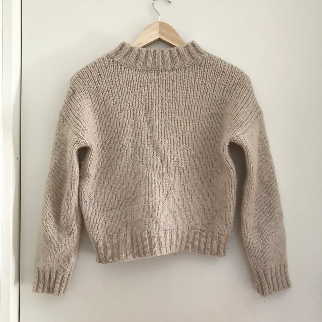 Beige stickad tröja - 91