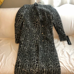 H&M coat - Storlek 36. Används bara en gång. 