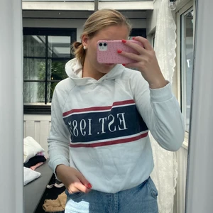 Hoodie  - Jätte fin hoodie i bra skick, otroligt skön