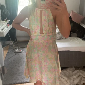 Super fin klänning - Säljer denna super fina klänning från shein