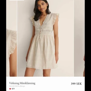 Nakd klänning - Virkad klänning ifrån nakd! Slutsåld i de flesta storlekar. Endast använd en gång, nyskick (inga skador eller fläckar) Storlek 38 men liten i storleken så mer som 36🤍