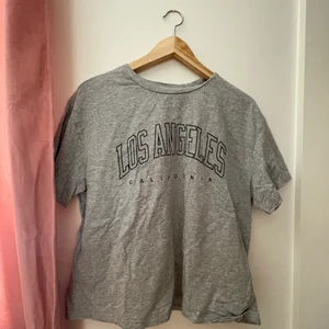 T-shirt Shein  - Bra skick :)