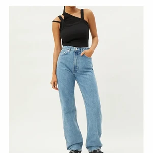 Weekday jeans - Raka jeans från weekday i modellen ”rowe”. Storlek 24/30