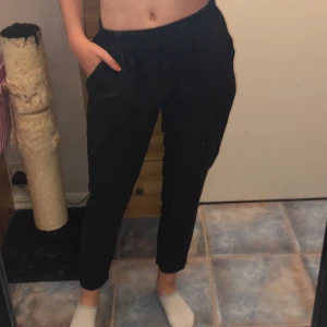 Byxor - Tunna byxor som passar perfekt till sommaren! Lite korta för mig som är 162, men passar nog perfekt om man är 155 cirka 