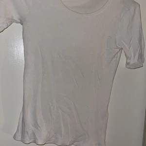 Topp  - 10kr + frakt. ✨