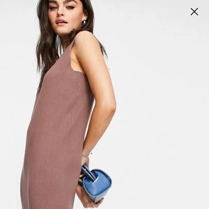 Sommarklänning  - Helt oanvänd! Säljer pga passade inte mig. Köpt från asos 