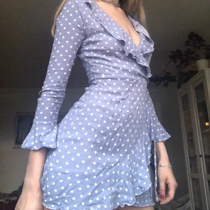 Klänning från Parisian - Superfin klänning från Parisian, tyvärr aningens kort för mig (176cm). 