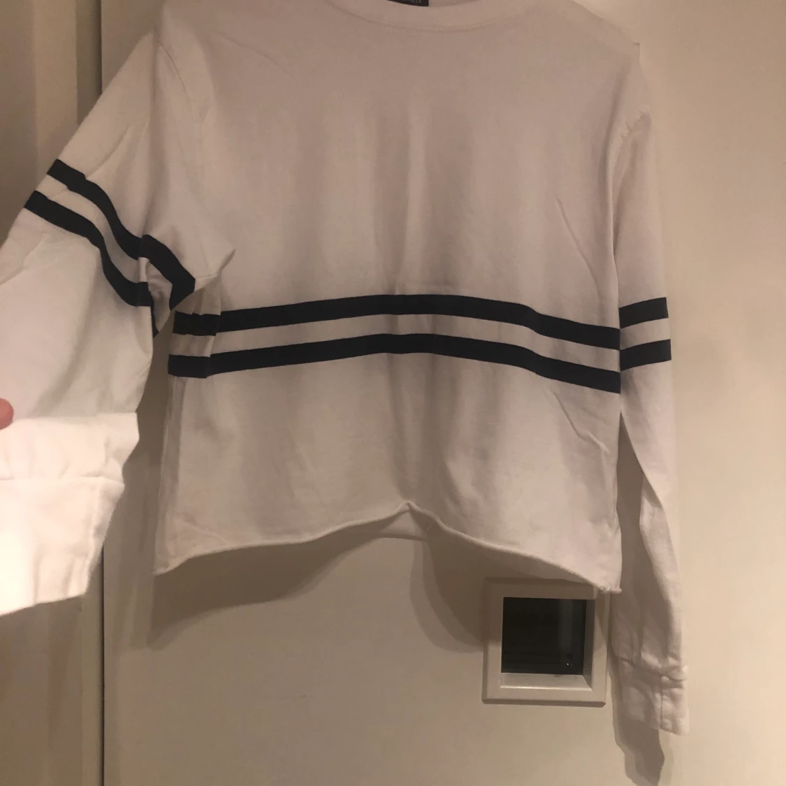 Mjuk, croppad sweatshirt  - 90